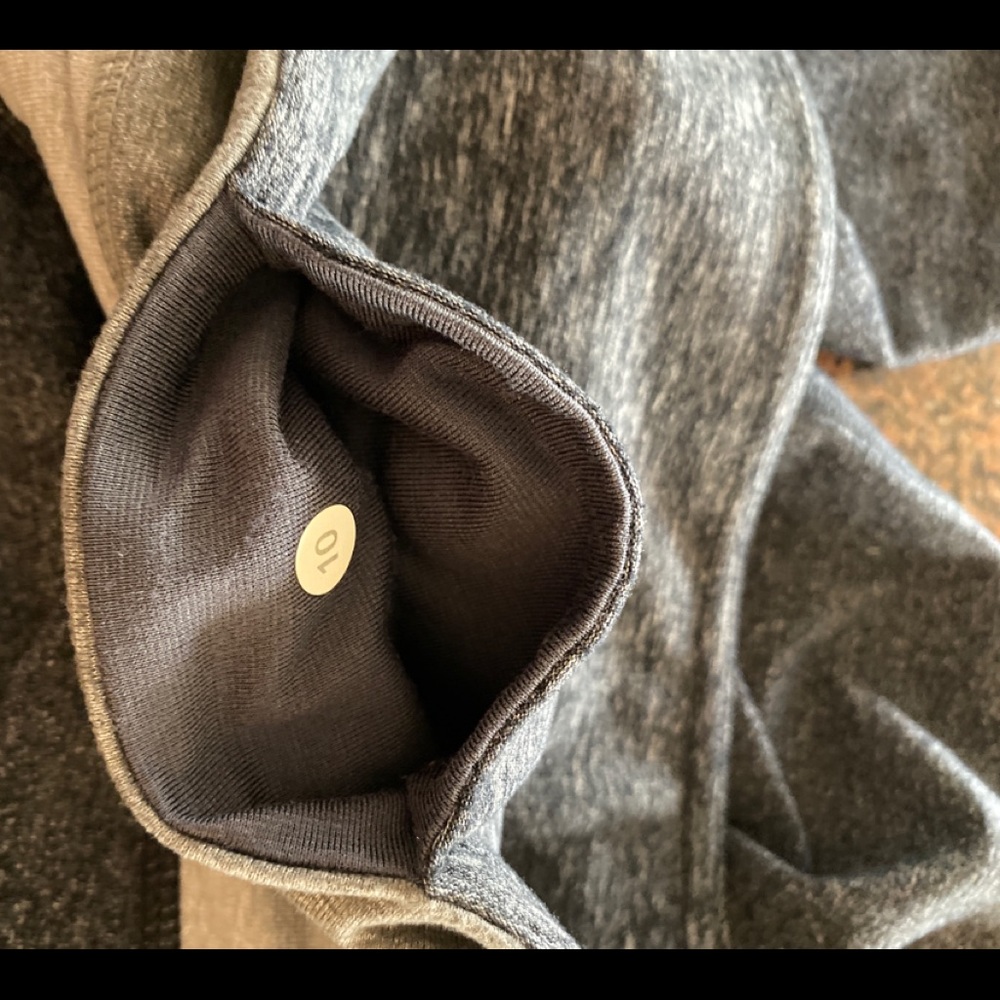 🍋Lululemon Cropped  Grey Heathered Leggings Sz 10 - Picture 2 of 2